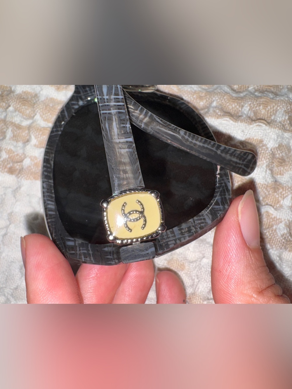 CHANEL Black Sunglasses with Yellow CC Medallion tweed - Picture 3 of 8